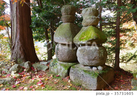 信州　東筑摩郡筑北地区の石造文化財　安養寺　五輪塔（大塔２基）　鎌倉期製作と見られる 35731605