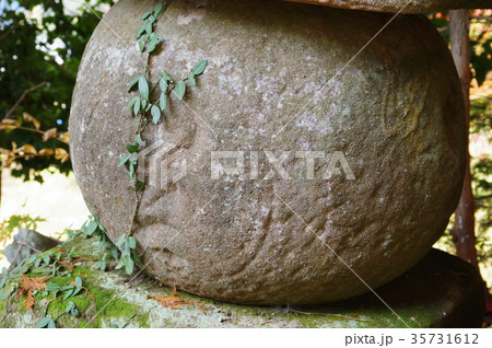 信州　東筑摩郡筑北地区の石造文化財　安養寺　五輪塔　大塔彫文拡大　鎌倉期製作と見られる 35731612