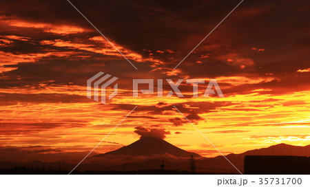 富士山の夕陽　東戸塚からの富士 35731700