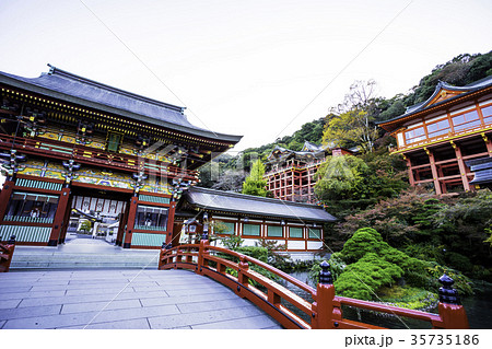 佐賀県の美しい祐徳稲荷神社 佐賀県の美しい祐徳稲荷神社 35735186
