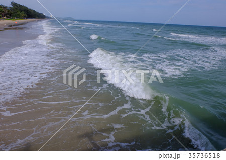 Beautiful beaches and the dangers of Rip Currents 35736518