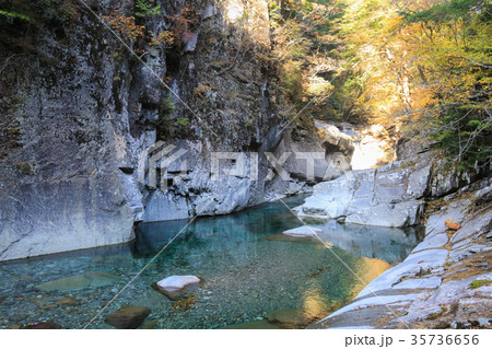 愛媛県久万高原町　面河渓　虎ヶ滝 35736656