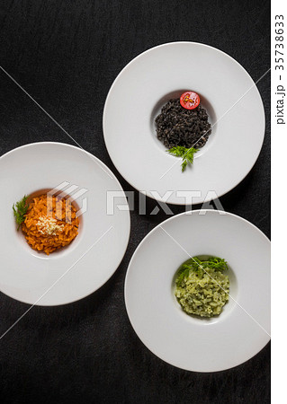 3種類のリゾット( risotto (squid ink, tomato, basil) 3種類のリゾット( risotto (squid ink, tomato, basil) 35738633