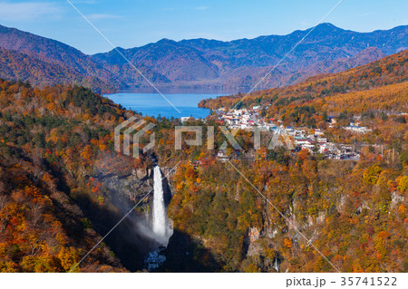 【栃木】日本の名瀑　紅葉の華厳の滝 35741522