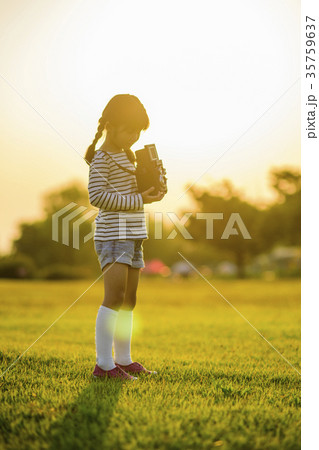 女の子 女性 女 35759637