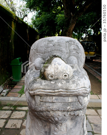 cute graved stone lion animal at vintage palace cute graved stone lion animal at vintage palace 35760550