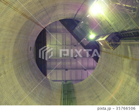 下から見上げた縦坑 下から見上げた縦坑 35766506