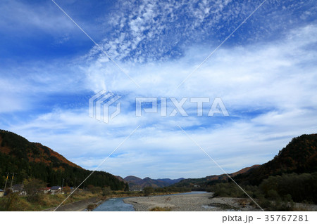 晩秋の大空　伊南川 35767281