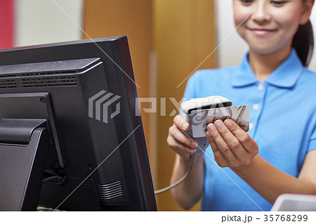 スポーツジム　受付 35768299