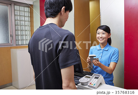 スポーツジム　受付 35768316