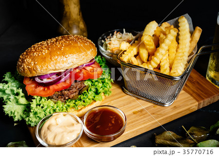 Delicious, beef burger with fresh vegetables Delicious, beef burger with fresh vegetables 35770716