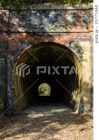 旧国鉄篠ノ井線　廃線敷コース 　漆久保トンネル 35771660