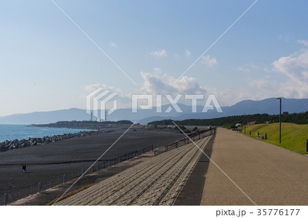 田子の浦の海岸の写真素材