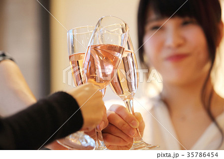 乾杯 女性 乾杯 女性 35786454