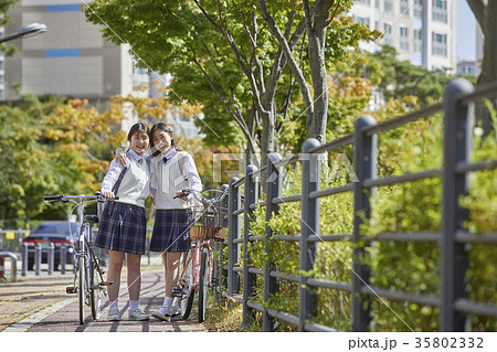 高校生 制服 女性 35802332