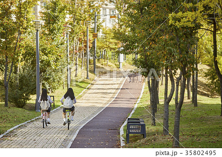 高校生 公園 女性 35802495