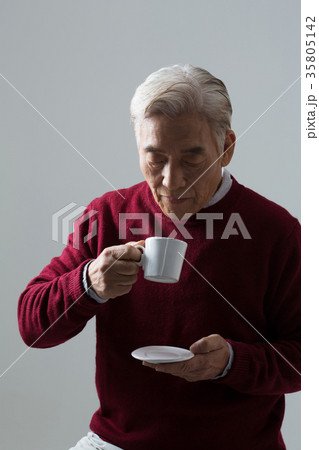 高齢者 老人 コーヒー 35805142