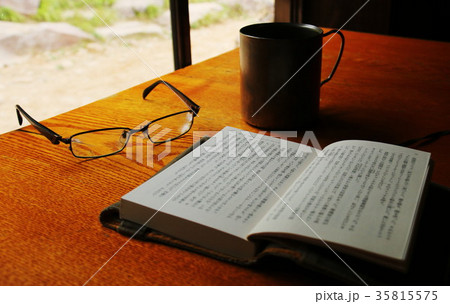 山小屋での至福の時（赤岳鉱泉） 35815575