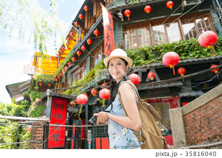 tourist taking photo with a DSLR camera 35816040