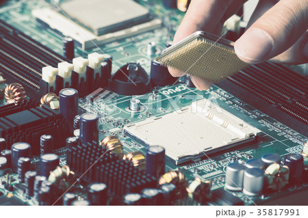 電子基板とCPU 35817991