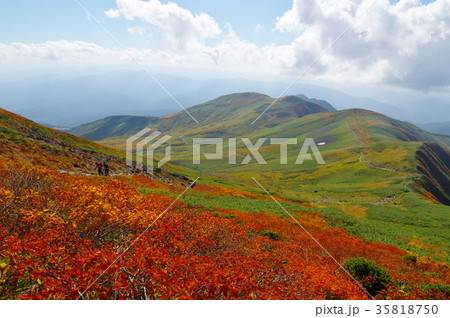 紅葉の月山 紅葉の月山 35818750
