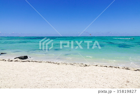 Seascape with turquoise water at sunny day 35819827