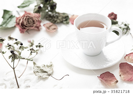 紅茶とドライフラワー 35821718