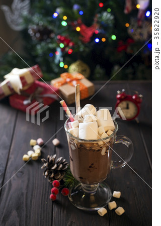 Hot chocolate with marshmallows 35822920