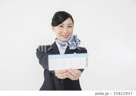 航空券を持つCA　キャビンアテンダント 35822937