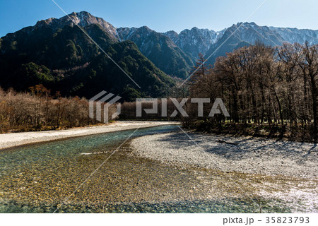 晩秋の上高地 35823793