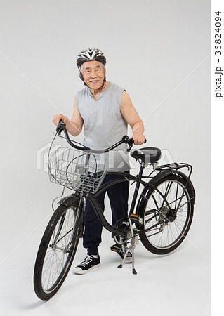 高齢者 老人 自転車の写真素材