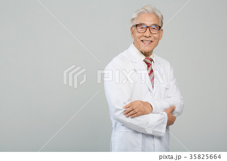 医師 高齢者 老人 35825664