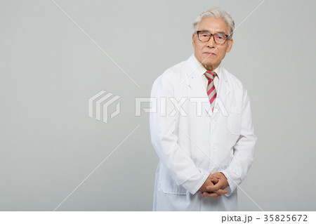 医師 高齢者 老人 35825672