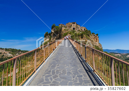 Village Civita di Bagnoregio in Italy 35827602