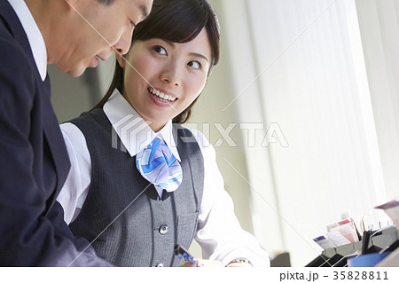 銀行　案内係 35828811