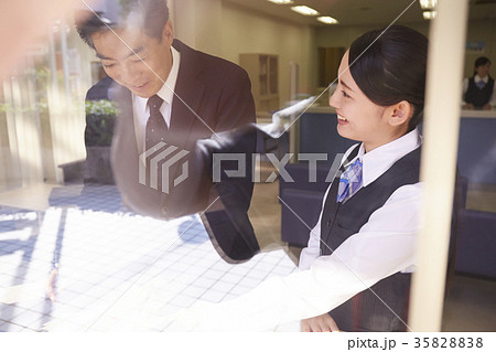 銀行 案内係 銀行 案内係 35828838