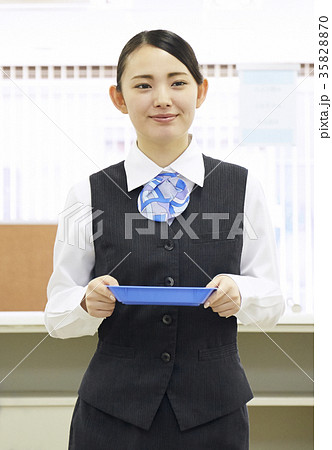 銀行　働く人 35828870