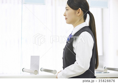 銀行　案内係 35828876