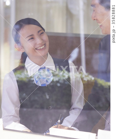 銀行　案内係 35828881