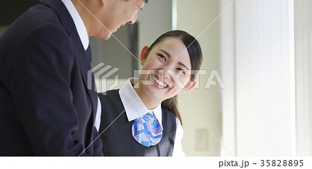 銀行　案内係 35828895