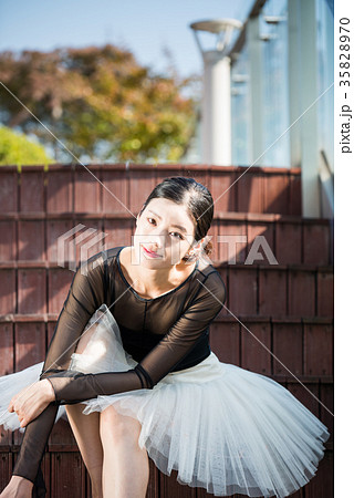バレリーナ ダンス 若い女性 35828970