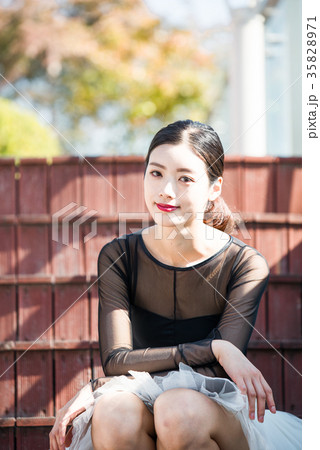 バレリーナ ダンス 若い女性 35828971