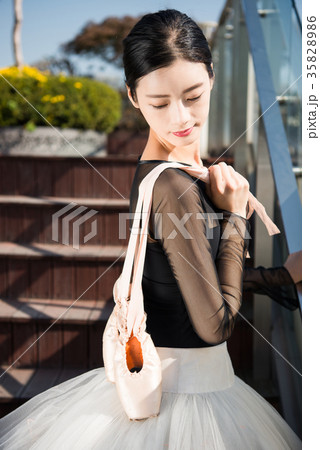 バレリーナ ダンス 若い女性 35828986