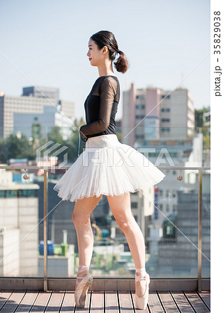 バレリーナ ダンス 若い女性 35829038