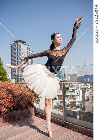 バレリーナ ダンス 若い女性 35829044
