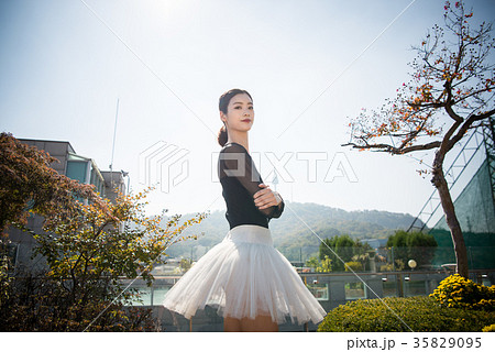 バレリーナ ダンス 若い女性 35829095
