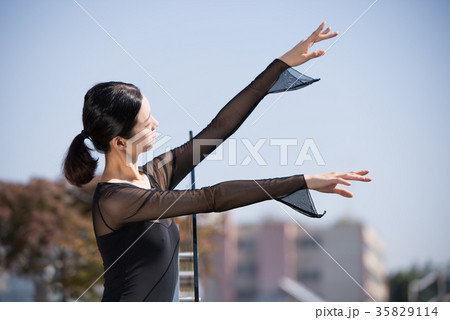 バレリーナ ダンス 若い女性 35829114
