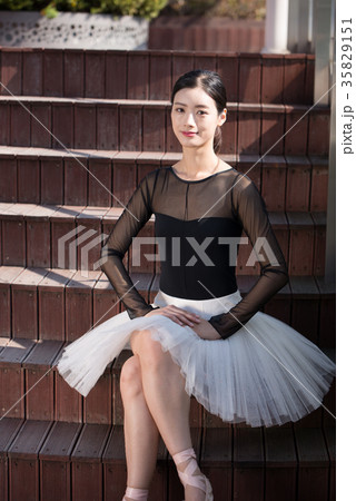 バレリーナ ダンス 若い女性 35829151
