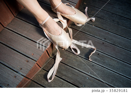 バレリーナ 足 ダンサー 35829181