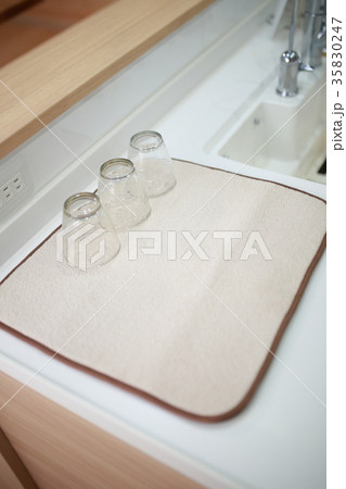 水切りマット (台所 キッチン グラス 洗い物 食器 コップ 皿洗い 家事 マンション 一軒家) 35830247